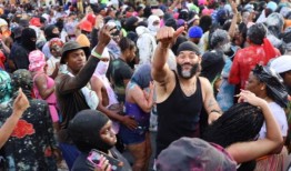 《最快乐的心灵》报告称，该季度的业绩喜忧参半。该公司报告收入为46亿卢比(环比增长11.2%，同比增长18.7%)，环比增长由co .领涨来自两项收购的贡献- 1)Puresoft Technolog