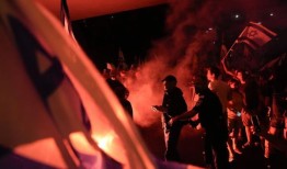 首相问答评论：在经历了第一次和第五次丽兹·特拉斯之后，斯塔默的蜜月结束了