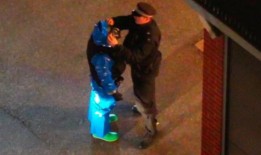 追捕克拉彭化学袭击嫌疑人的警察突袭了位于伦敦东部莱顿斯通的“兄弟家”