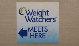 WeightWatchers的首席执行官在接受Ozempic, Wegovy等减肥药后突然辞职