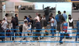 马来西亚航空公司表示，至少在起飞前4小时到达吉隆坡国际机场
