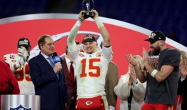 特拉维斯·凯尔斯，泰勒·斯威夫特从联合航空，美国航空获得特殊航班号码