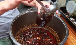 多年来，我一直把它加到果酱里，而不是加糖它们同样美味，但热量更低