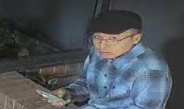 男婴在第三次手术前因走咖啡烧伤，“造成混乱”