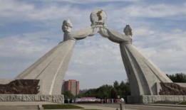 朝鲜似乎拆除了“统一拱门”