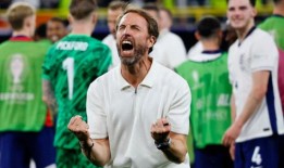 英格兰队进入2024年欧洲杯决赛：罗斯·肯普带领名人对半决赛的戏剧性胜利做出反应——杀手队在O2体育馆给球迷们带来了惊喜