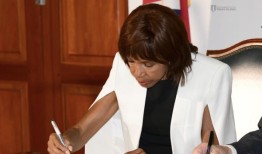 史密斯写信拒绝担任初级部长，质疑总理的领导能力