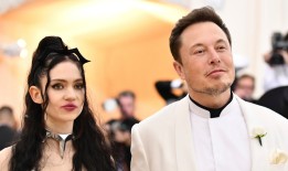 格莱姆斯的母亲表示，埃隆·马斯克“不让”他们的三个孩子参加家庭旅行