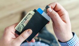 面包店因决定不再接受现金而受到强烈反对