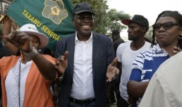 塞内加尔总统候选人哈利法·萨尔不顾不确定性参加竞选