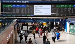 伦敦交通局在花费2200万英镑解决逃票问题后，对地铁和公共汽车开出了130万英镑的罚款