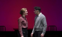 视频：观看乔·艾伦·佩尔曼和迈克·塞法洛表演“谁在乎”来自白玫瑰：音乐剧