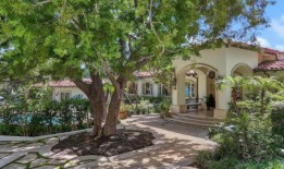 汤姆·佩蒂神奇的马里布庄园即将以1900万美元的价格上市