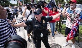 随着特朗普因机密文件出庭，迈阿密准备迎接抗议和骄傲的男孩