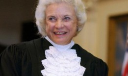 美国最高法院首位女法官去世