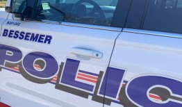 警方称，一名男子在贝塞默家中与一名男子争吵时开枪打死了刺伤他的男子