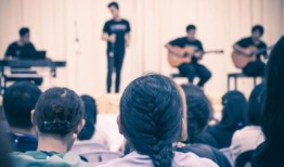 美国合唱团欢迎所有声音，并接受残疾人士