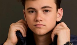 马贝拉乐队的亚历山大·詹姆斯·罗德里格斯在17岁时就获得了格莱美奖