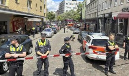 警察在欧洲杯前射杀一名挥舞斧头的男子