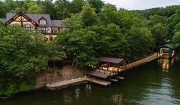 这是一座价值990万美元的豪华阿拉巴马豪宅，占地60英亩，面对田纳西河