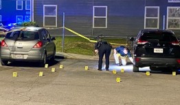 直播杀害伯明翰母亲Asia Poole的嫌疑人拒绝保释;律师声称正当防卫