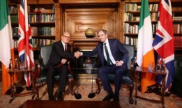 斯塔默开始访问都柏林，爱尔兰和英国将“重启”关系