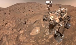 美国宇航局的“毅力号”火星探测器开始向火山口边缘陡峭爬升