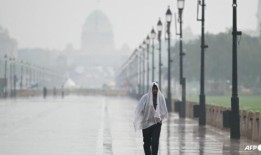 运河决口后，德里西北部部分地区被洪水淹没