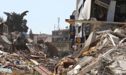 一页一页地愈合受地震影响的＜s：1＞ rkiye