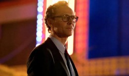 迈克·弗拉纳根的《查克的一生》发行和发行窗口