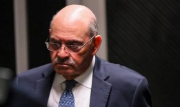 特朗普的盟友艾伦·韦斯伯格从监狱获释