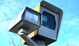 司机们用无耻的伎俩让超速和公交车道的摄像头看不见他们