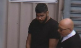 一名男子因涉嫌懦夫拳打脚踢导致20岁的男子终身监禁而被拒绝保释