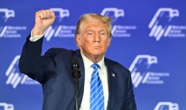 唐纳德的绝望要求：特朗普在纽约银行诈骗案中申请无效审判