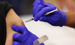 FDA小组建议更新秋季的Covid疫苗，以针对JN.1菌株