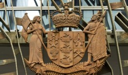 被定罪的强奸犯向最高法院提出指控，称他在睡梦中袭击了一名女子