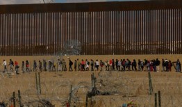 舒默：如果参议院不通过新的援助法案，“乌克兰将沦陷”