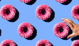 加州州长签署了具有里程碑意义的立法，禁止在公立学校提供的食物中使用六种人工染料