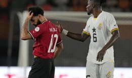 穆罕默德·萨拉赫在非洲杯埃及战平加纳的比赛中受伤下场