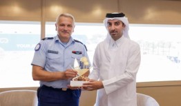 政府通讯办公室主任会见法国国家宪兵队官员