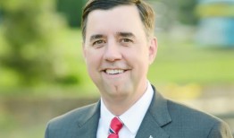 阿拉巴马州最高法院法官杰伊·米切尔竞选第二任期