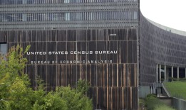 首都附近的联邦工作人员担心特朗普计划将他们中的一些人派往其他地方