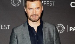 理查德·阿米蒂奇因为是同性恋而受到暴力欺凌