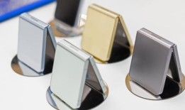 三星推出了具有增强AI功能的新型折叠式手机