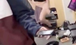 NBA球星在镜头前全裸——尽管“知道电视摄制组在那里”