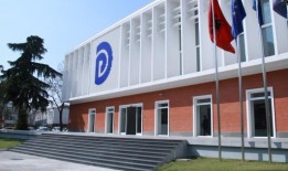 在SPAK对“游击队”事件进行调查的不受欢迎的情况下，贝里沙的组织采取了紧急行动