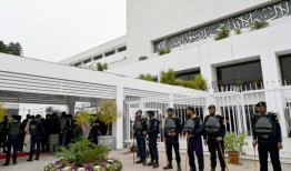 在选举被舞弊指控所破坏后，巴基斯坦在新议会宣誓就职